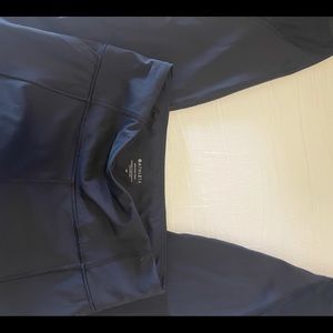 Atleta black leggings with pockets and back zíper